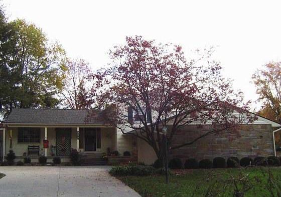 1st image of 101 N Lark Ln