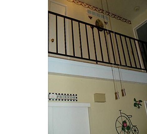 3rd image of 470 Uxbridge Ave
