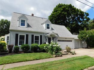 1307 Chestnut Blvd, Cuyahoga Falls, OH 44223