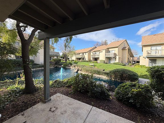 3rd image of 1047 Summershore Ct