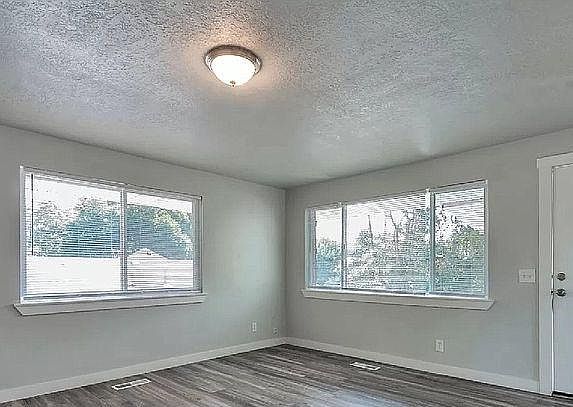 3rd image of 339 E Blaine Ave