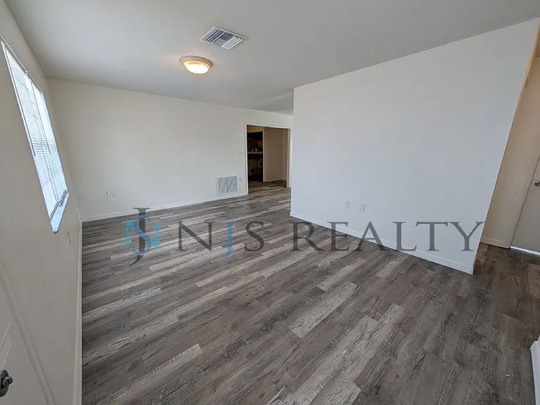 8151 Hixton Dr — Photo 2