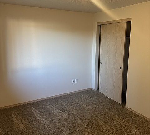 5th image of 1334 W Locust St