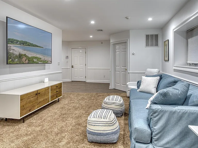 300 Latham Ln — Photo 14