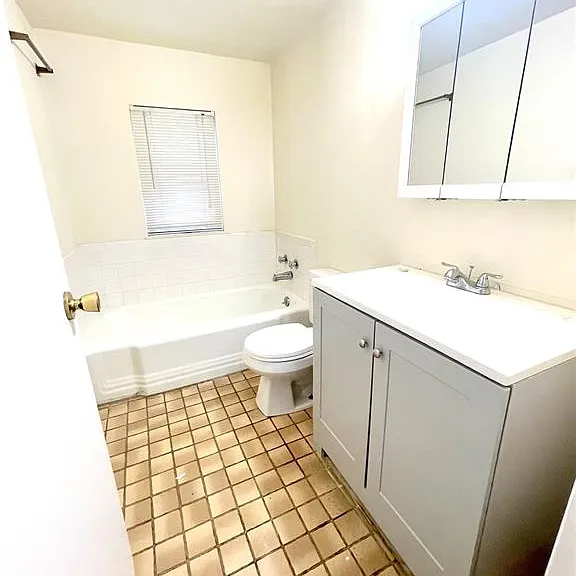 1911 Foster Dr — Photo 20