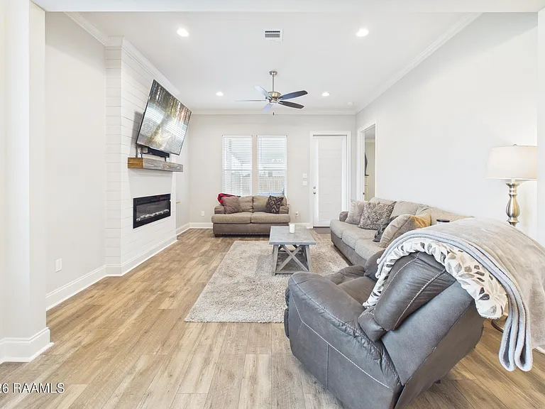 301 Adry Ln — Photo 4