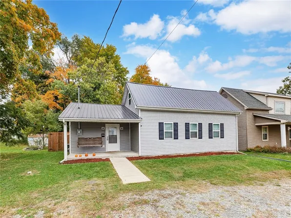 209 S Grove St, Blanchester, OH 45107
