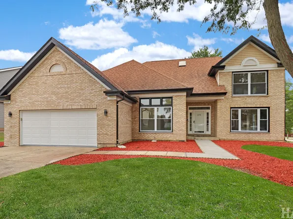 275 Farmhill Dr, Algonquin, IL 60102