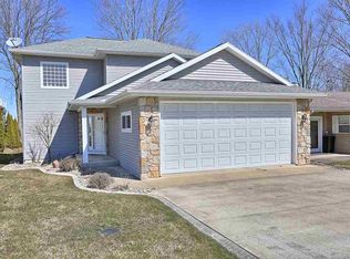 1765 Chapman Lake Dr, Warsaw, IN