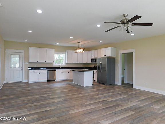 3rd image of 858 Middle Swamp Road