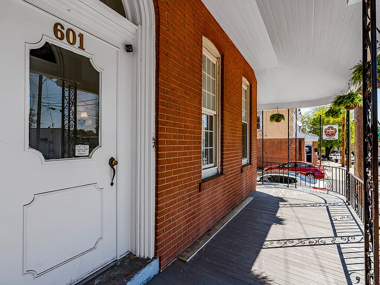 601 W Orange St #1 — Photo 4