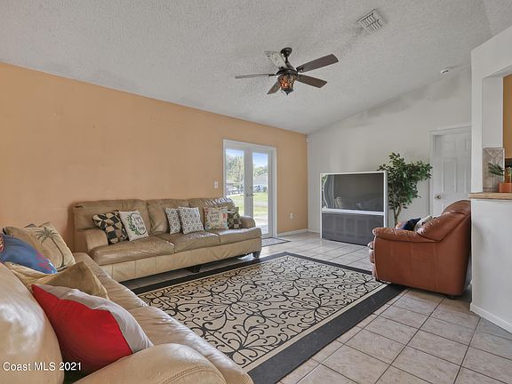 3rd image of 1399 Martinez St SE