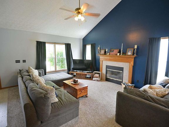 4th image of 565 Allis Pl E
