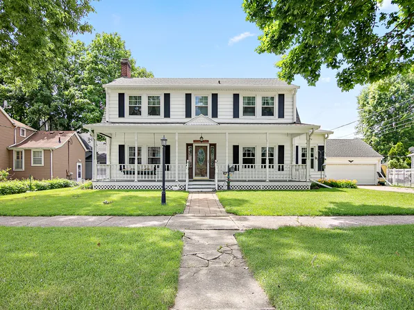311 W 2nd St, Momence, IL 60954