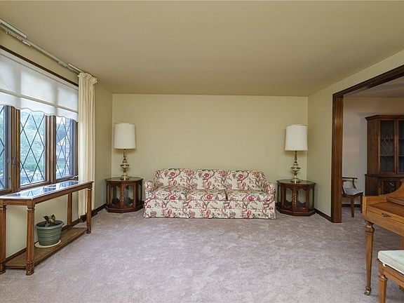 5th image of 259 Courtney Pl