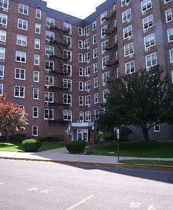 2nd image of 350 Richmond Ter APT 3H