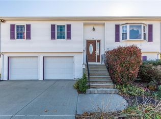 25 Parkview Dr, Pawtucket, RI 02861