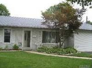 32 Bronx Ave, Central Islip, NY 11722