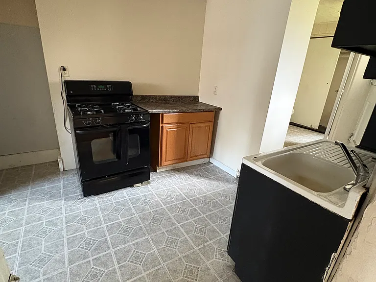 918 Main St #8 — Photo 4