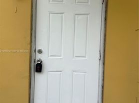 640 NW 10th Ter, Fort Lauderdale, FL