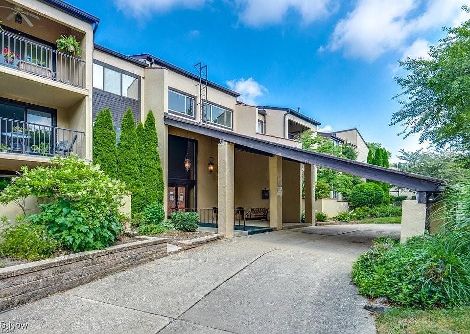 1st image of 1012 Bunker Dr APT 304