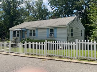 19 Blossom St, Clinton, MA 01510