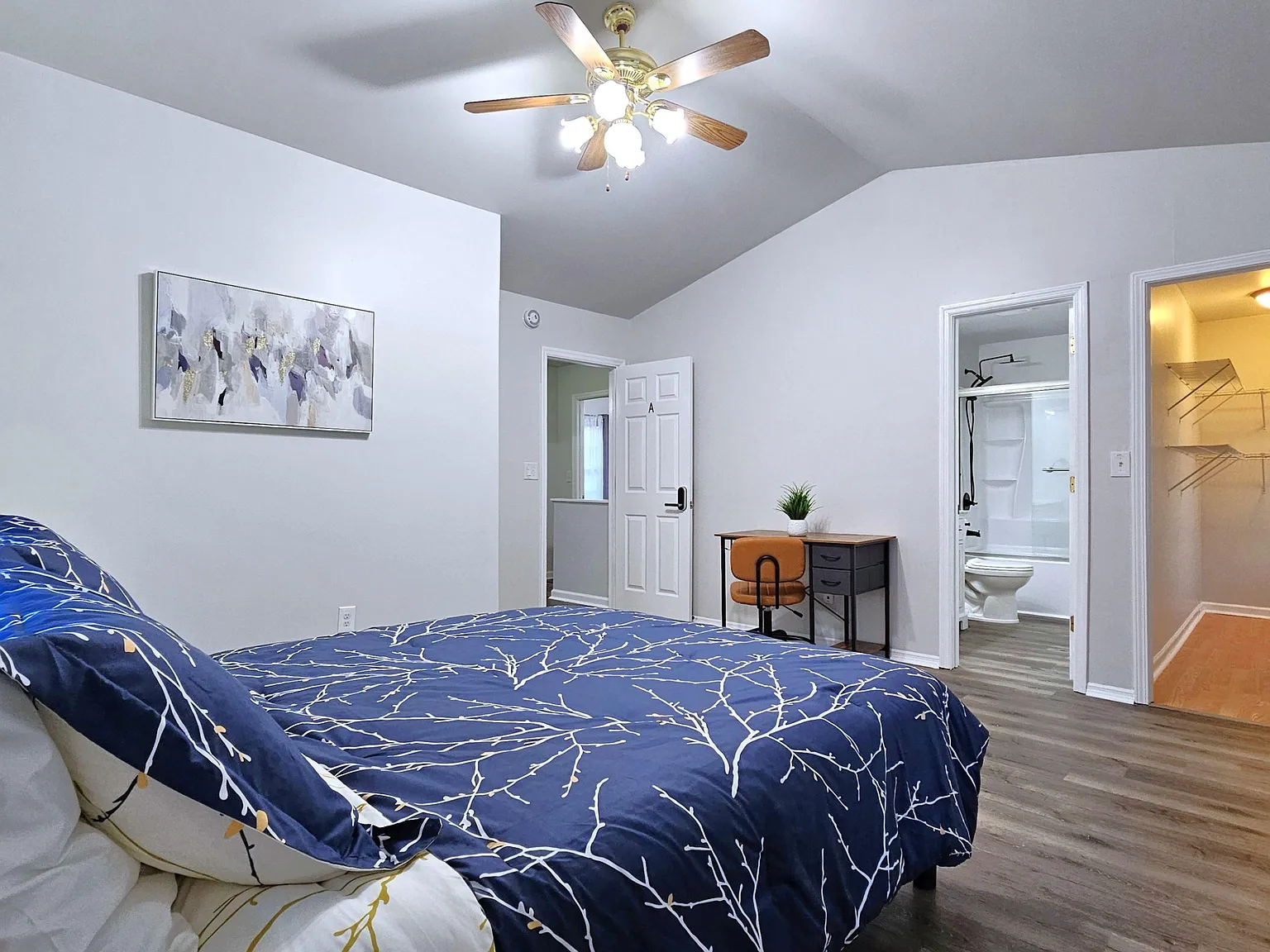 4 bed, 5.0 bath, 3100 sqft, $1,239 — Photo 2