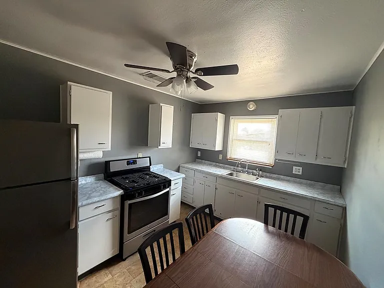 3921 Monty Dr — Photo 7