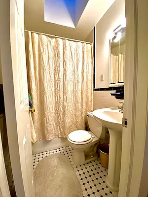 Rented by CitySites Real Estate Group | media 8
