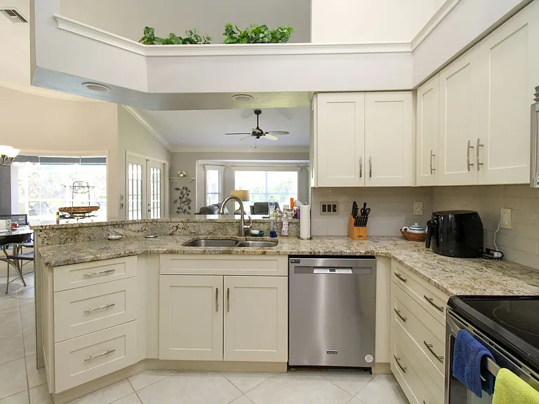 333 Wentworth Ct — Photo 10