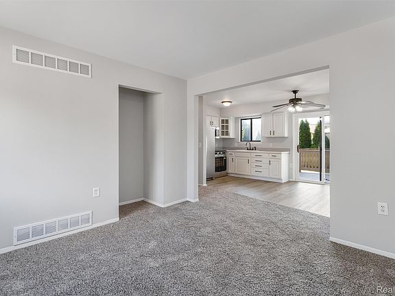 4th image of 40808 Highpointe Dr