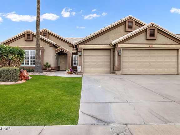 3rd image of 13369 W WILSHIRE Drive