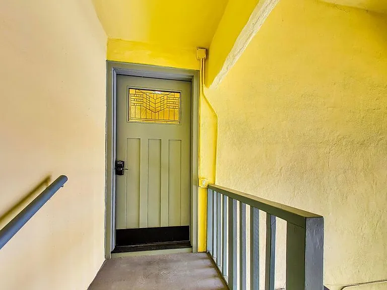 628 Waverly St #11 — Photo 11