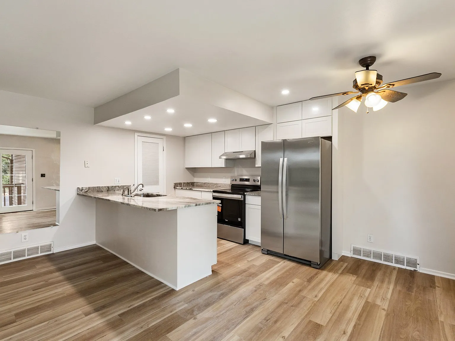 2147 Broadmoor Rd Circle — Photo 3