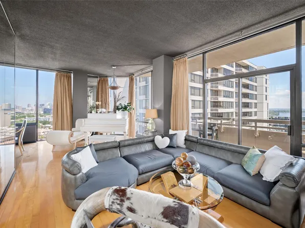 15 Greenway Plz Unit 26J, Houston, TX 77046