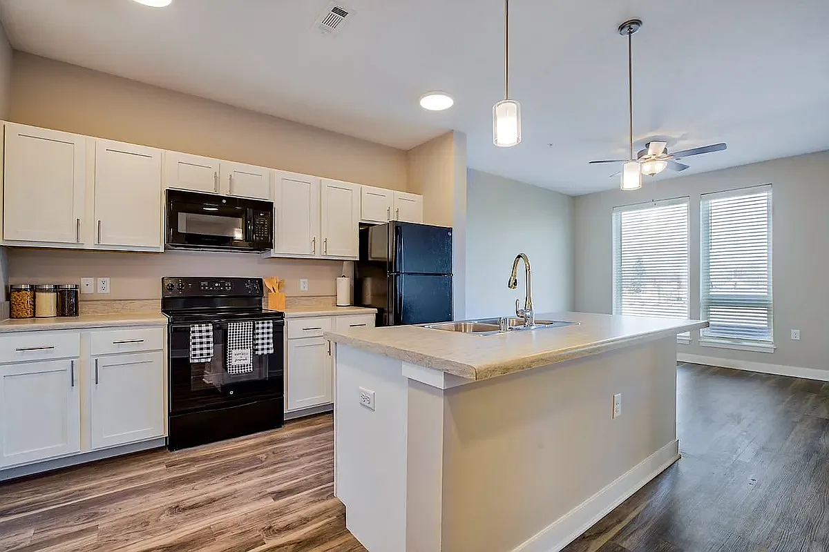 Broadway Lofts — Photo 1