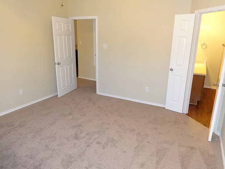 313 Woodridge Dr — Photo 8