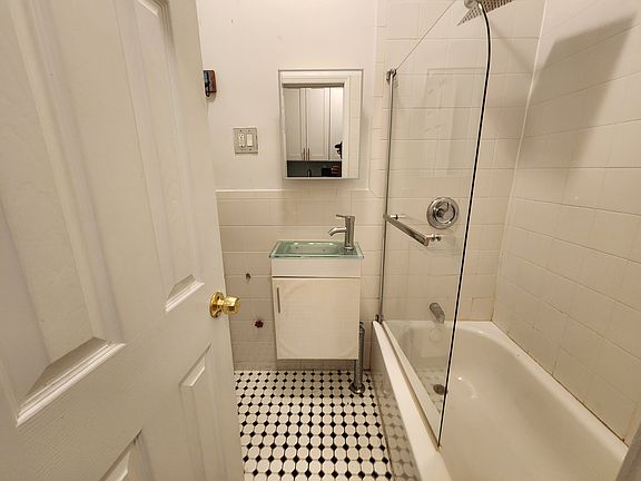 5th image of 304 W 147th St APT 1
