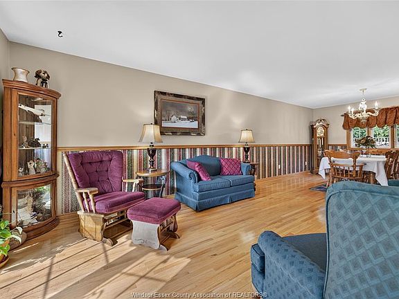 4th image of 128 Windsor Ave