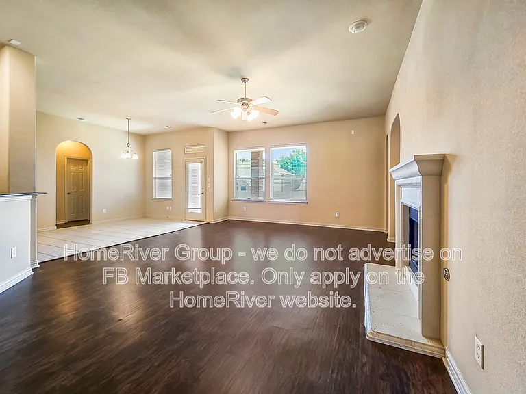 643 E Sandra Ln — Photo 3