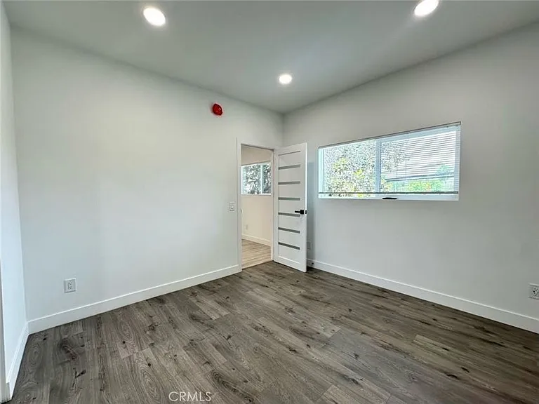 6255 Woodman Ave #201 — Photo 15