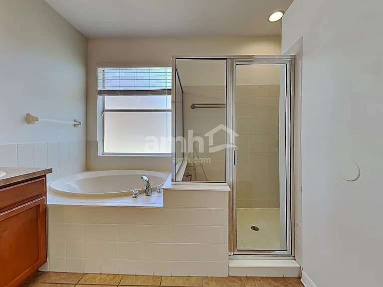 8638 Sandy Plains Dr — Photo 10