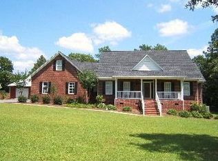 1910 Dixon Ln, Camden, SC 29020