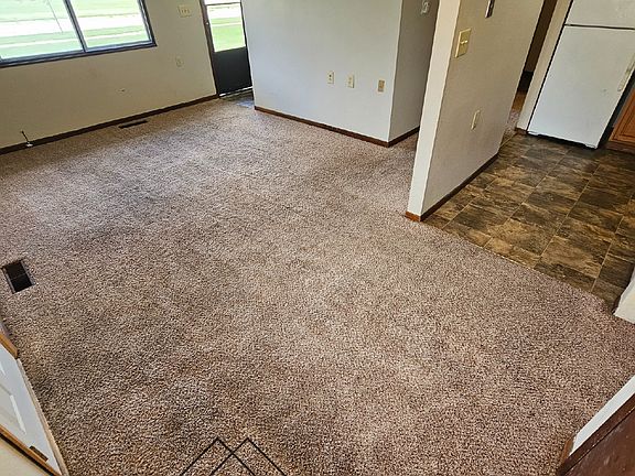 3rd image of 102 8th Ave NW #3-C