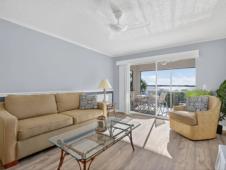 390 NE Edgewater Dr #403 — Photo 6