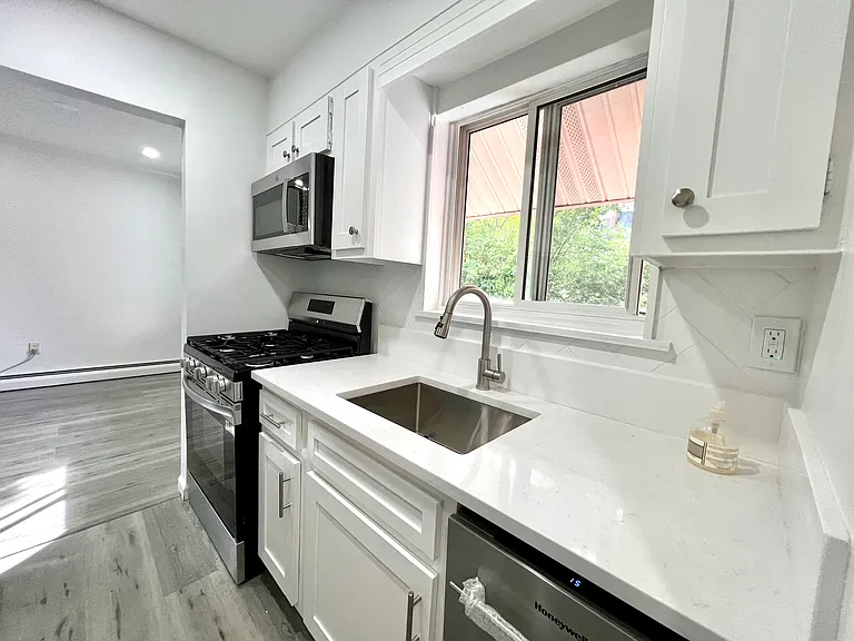 208 Flax Hill Rd #32 — Photo 12