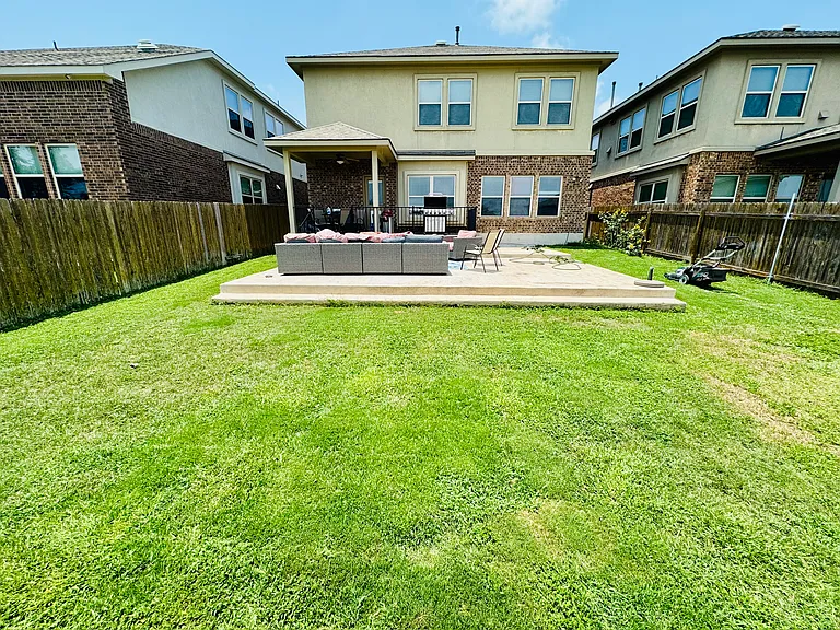 528 Rancho Verde Dr — Photo 3