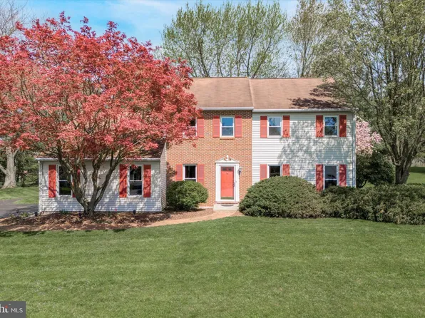 5 Black Horse Cir, Downingtown, PA 19335