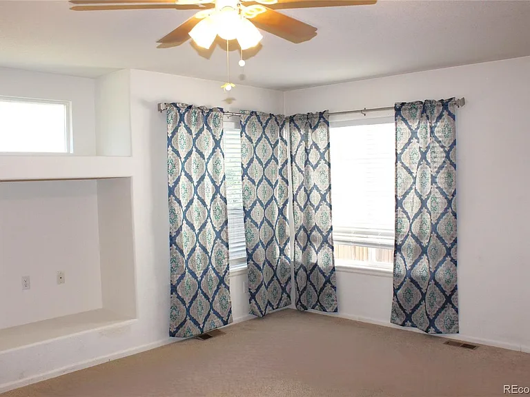 4915 Waldenwood Dr — Photo 5