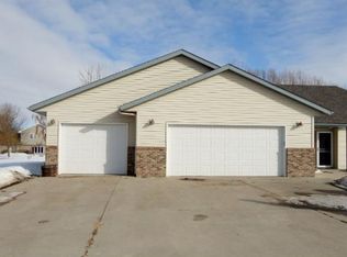 319 Maple Ridge Dr, Henderson, MN 56044